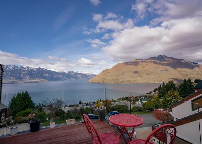 Awesomely Ambient Queenstown Home